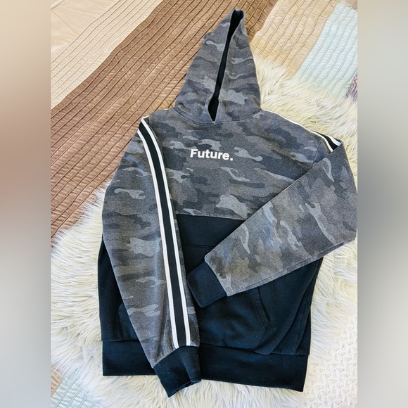 Hoodies and crew neck for sale. - Picture 6 of 16